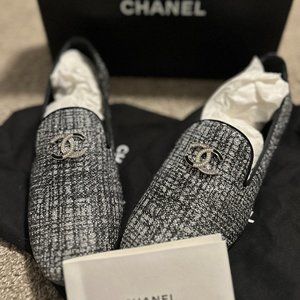 CHANEL 38.5 Silver/Black Loafers